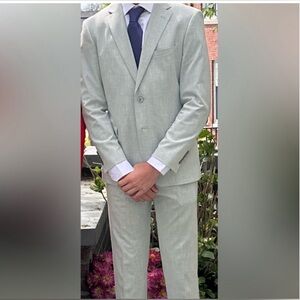 Men’s 3 piece suit worn once cleaned and looks brand new